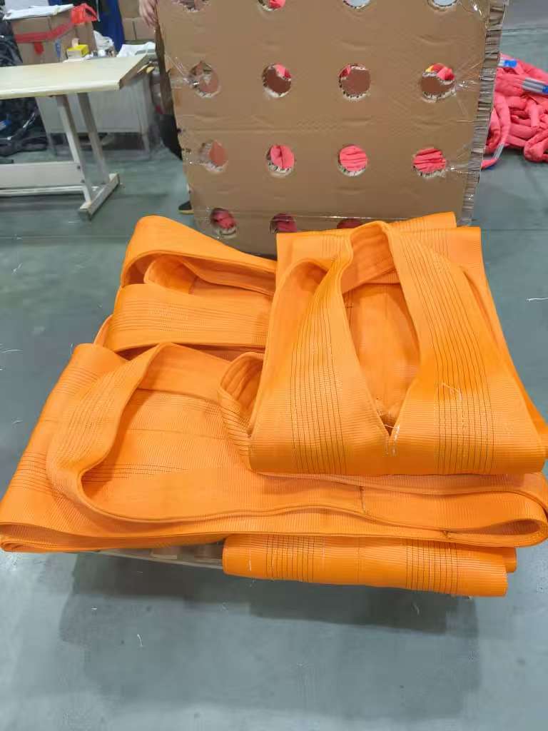 Najnowsze blogi firmy Blaknięcie, strzępienie i pęknięcia szwów? Odporność na promieniowanie UV, kontrola ścierania i wzmocnione oczka redukują przeróbki dla pasów taśmowych płaskich